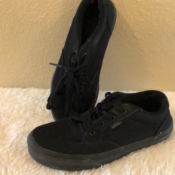 black authentic vans size 3